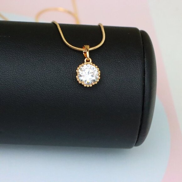 "Elegant Rose Gold Round Pendant with Large White Sparkling Stone, XPPT1866 - Picture 7 of 13